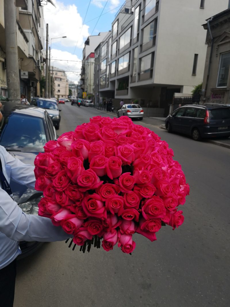 Buchet 101 trandafiri roz